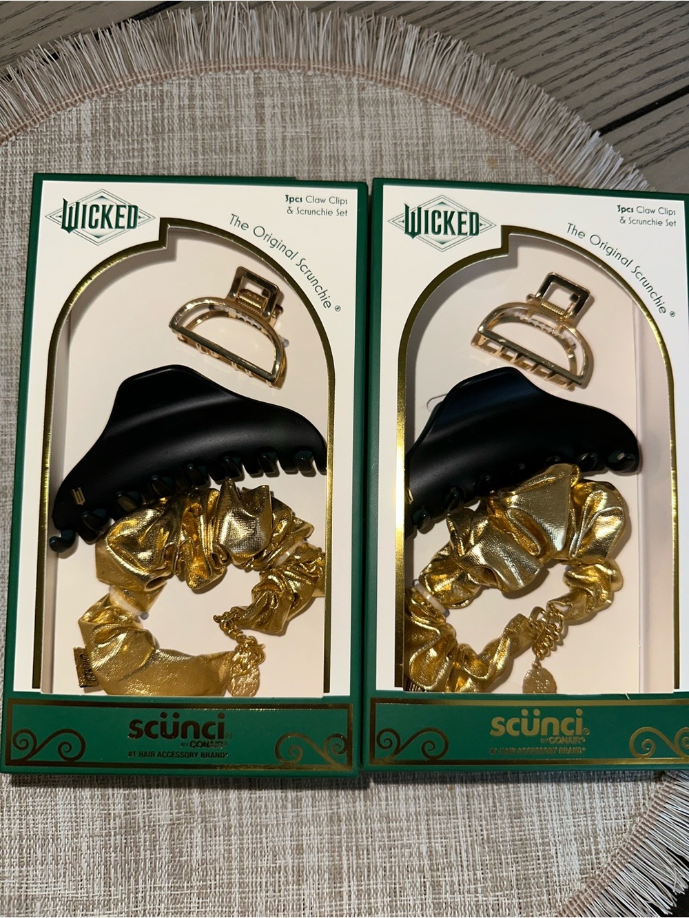 scunci Gold Metallic Scrunchie & Black Claw Clip Set